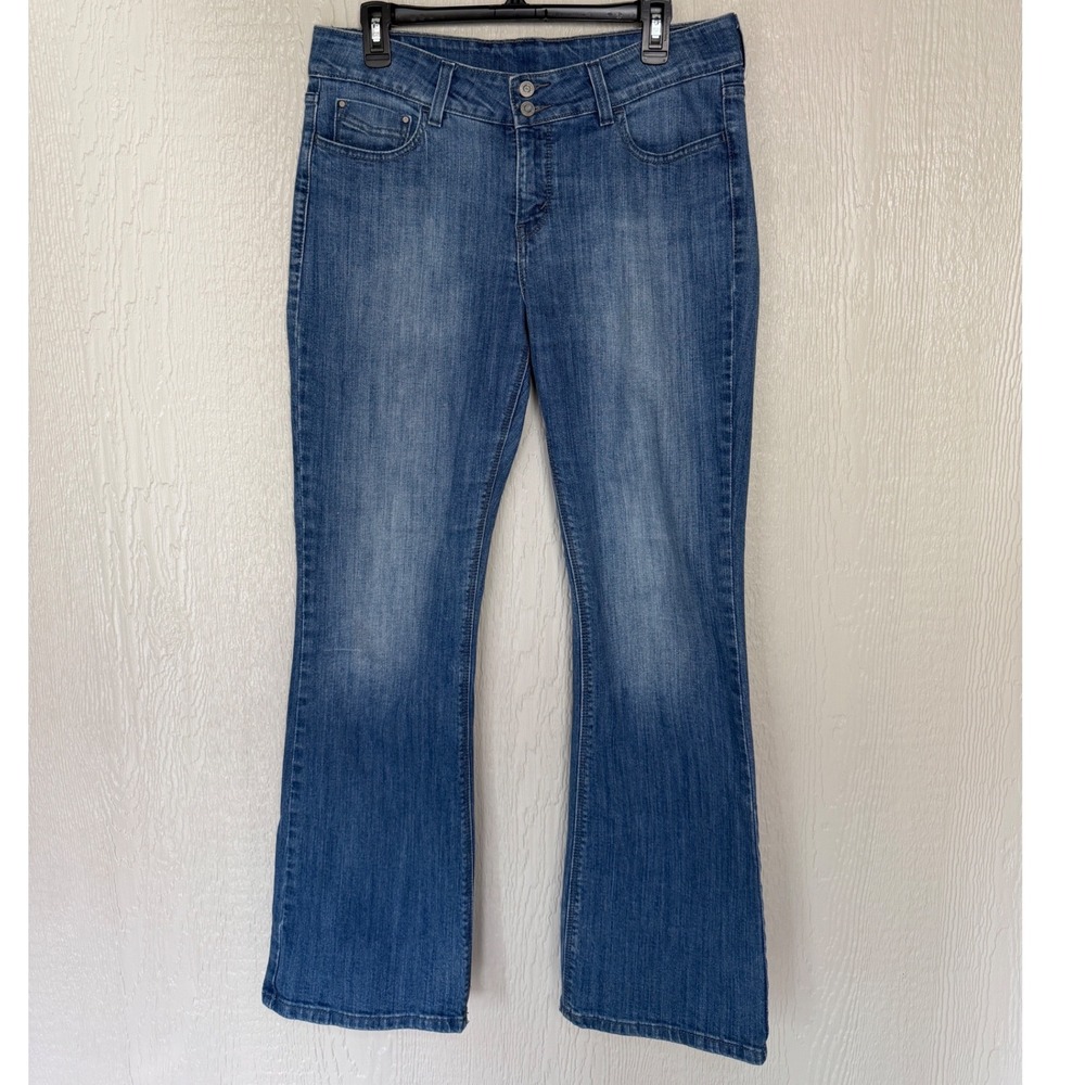 Levis Womens Medium Wash Button Flap Pocket Bootcut Jeans See measurements EUC